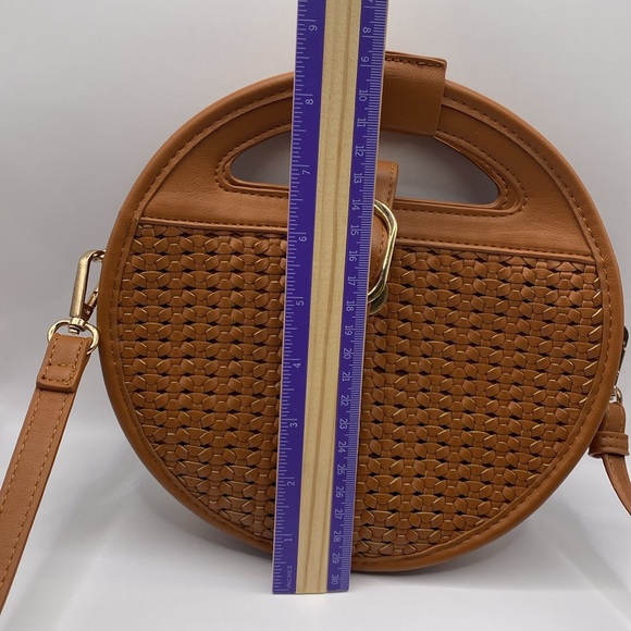 Urban Expression CeCe round basket weave, crossbody purse. Certified Vegan,brown - Picture 8 of 10